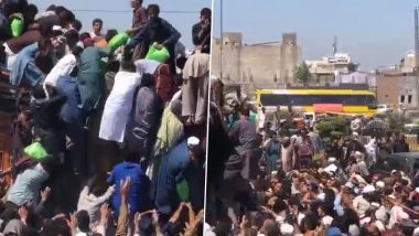 Pakistan Economic Crisis: Food Shortage Makes Citizen Go Frenzy Over Free Flour, Video of People ‘Looting’ Truck Goes Viral
